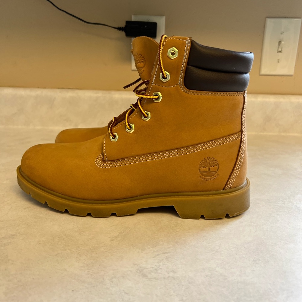 Size 9 timberland boots. Worn once. Slight marking on left boot, see picture.